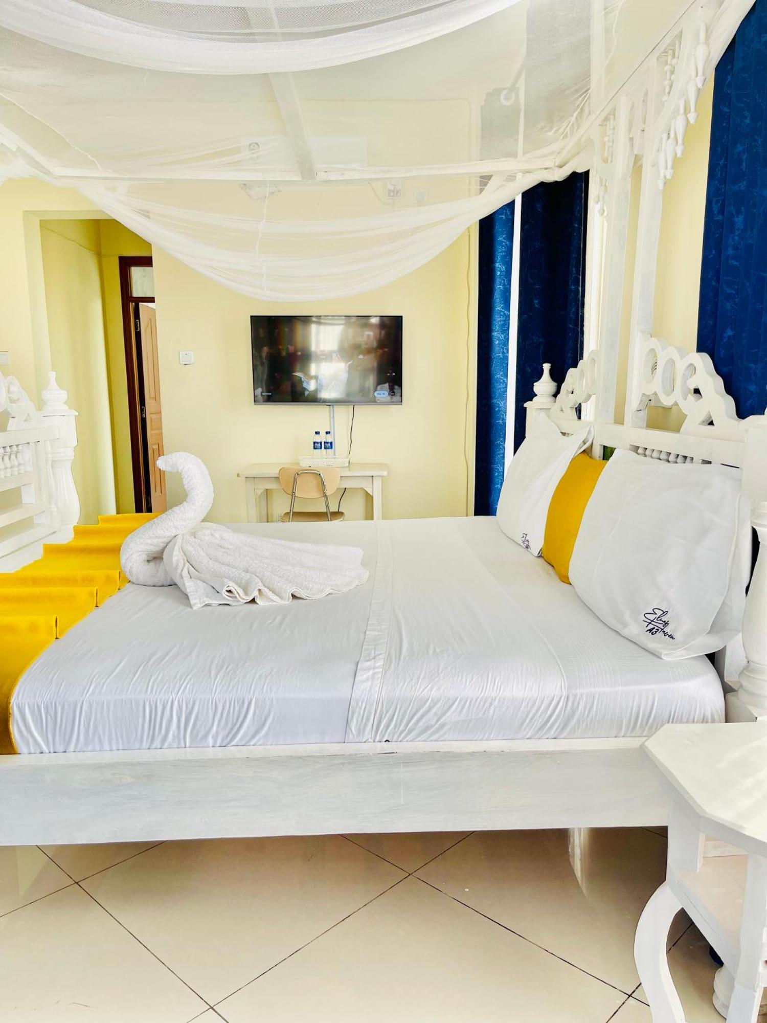 Bed and Breakfast Elna'S Nyali - Work & Unwind - Pool, Sea Views, Ac & Fast Wi-Fi Момбаса Екстер'єр фото