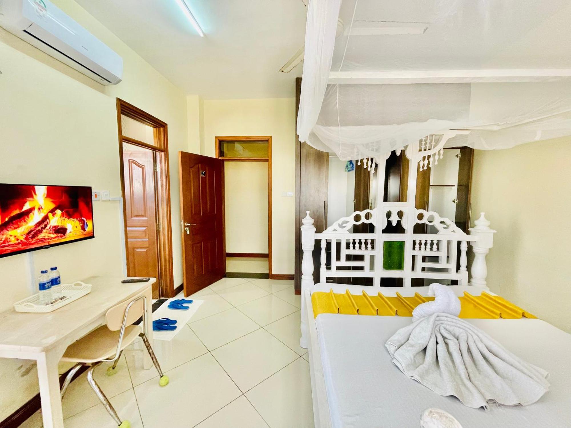 Bed and Breakfast Elna'S Nyali - Work & Unwind - Pool, Sea Views, Ac & Fast Wi-Fi Момбаса Екстер'єр фото