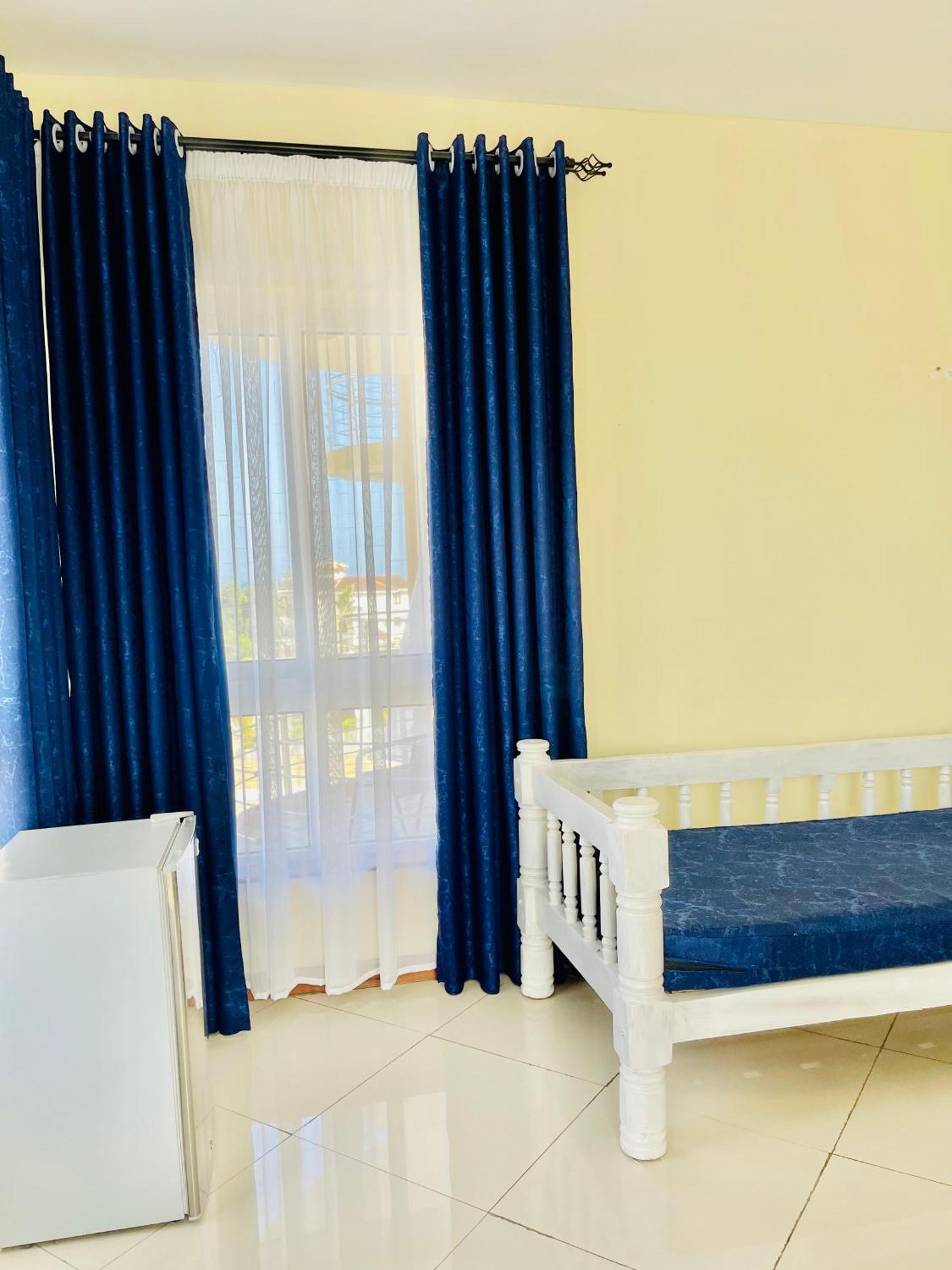 Bed and Breakfast Elna'S Nyali - Work & Unwind - Pool, Sea Views, Ac & Fast Wi-Fi Момбаса Екстер'єр фото