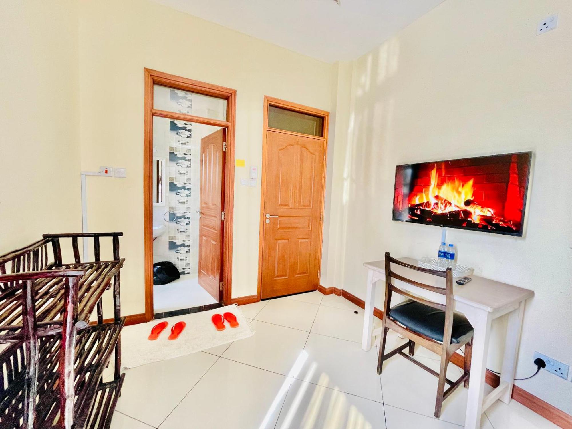 Bed and Breakfast Elna'S Nyali - Work & Unwind - Pool, Sea Views, Ac & Fast Wi-Fi Момбаса Екстер'єр фото