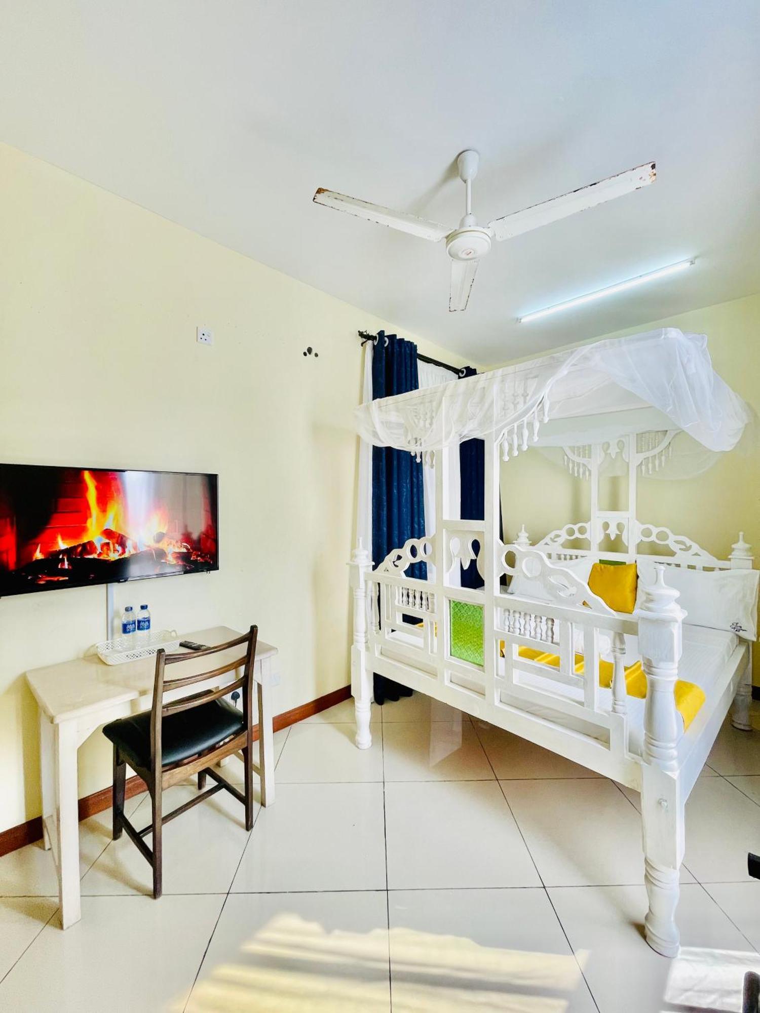 Bed and Breakfast Elna'S Nyali - Work & Unwind - Pool, Sea Views, Ac & Fast Wi-Fi Момбаса Екстер'єр фото
