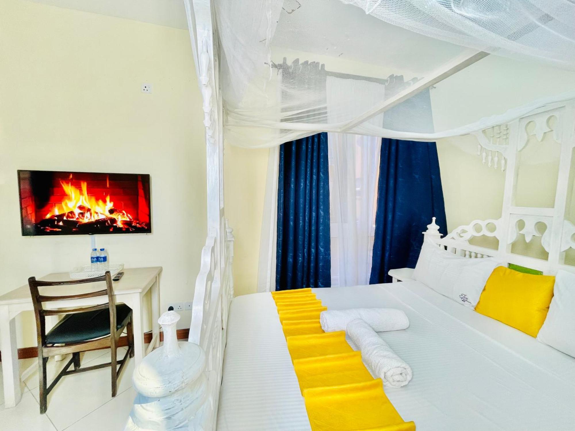 Bed and Breakfast Elna'S Nyali - Work & Unwind - Pool, Sea Views, Ac & Fast Wi-Fi Момбаса Екстер'єр фото