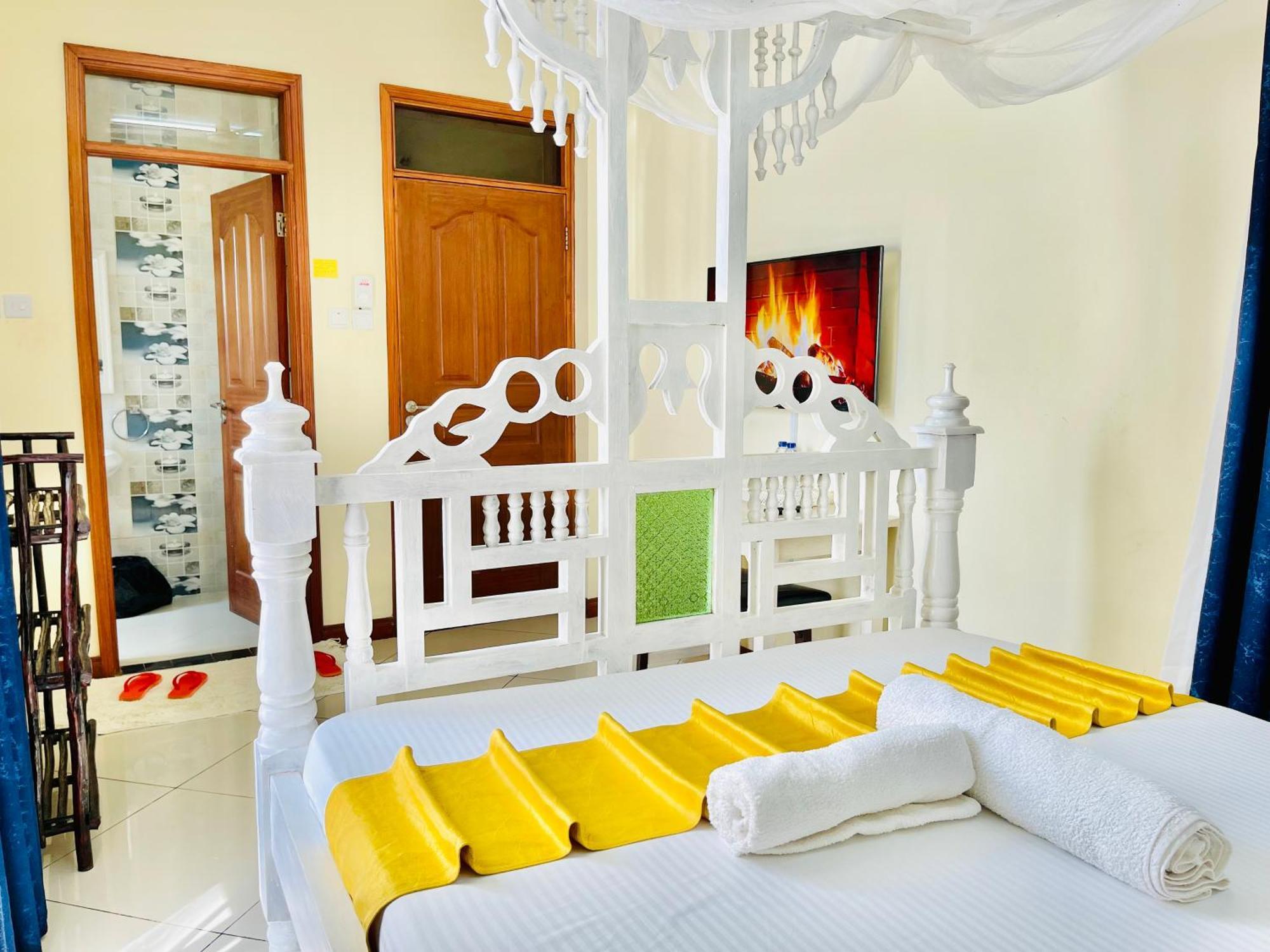 Bed and Breakfast Elna'S Nyali - Work & Unwind - Pool, Sea Views, Ac & Fast Wi-Fi Момбаса Екстер'єр фото