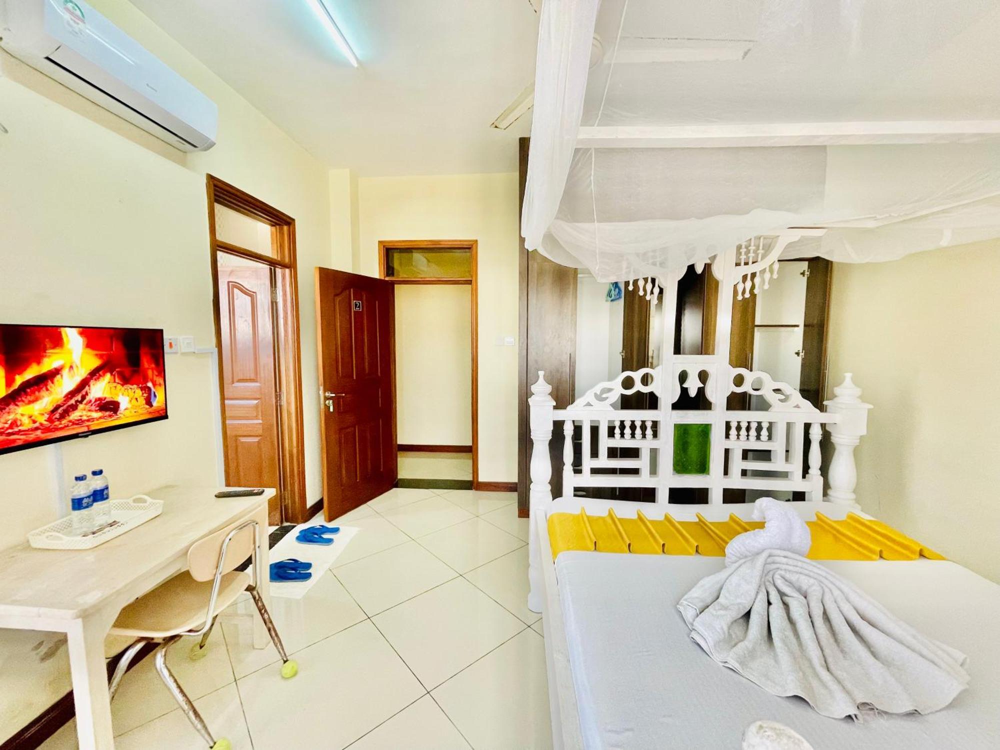 Bed and Breakfast Elna'S Nyali - Work & Unwind - Pool, Sea Views, Ac & Fast Wi-Fi Момбаса Екстер'єр фото