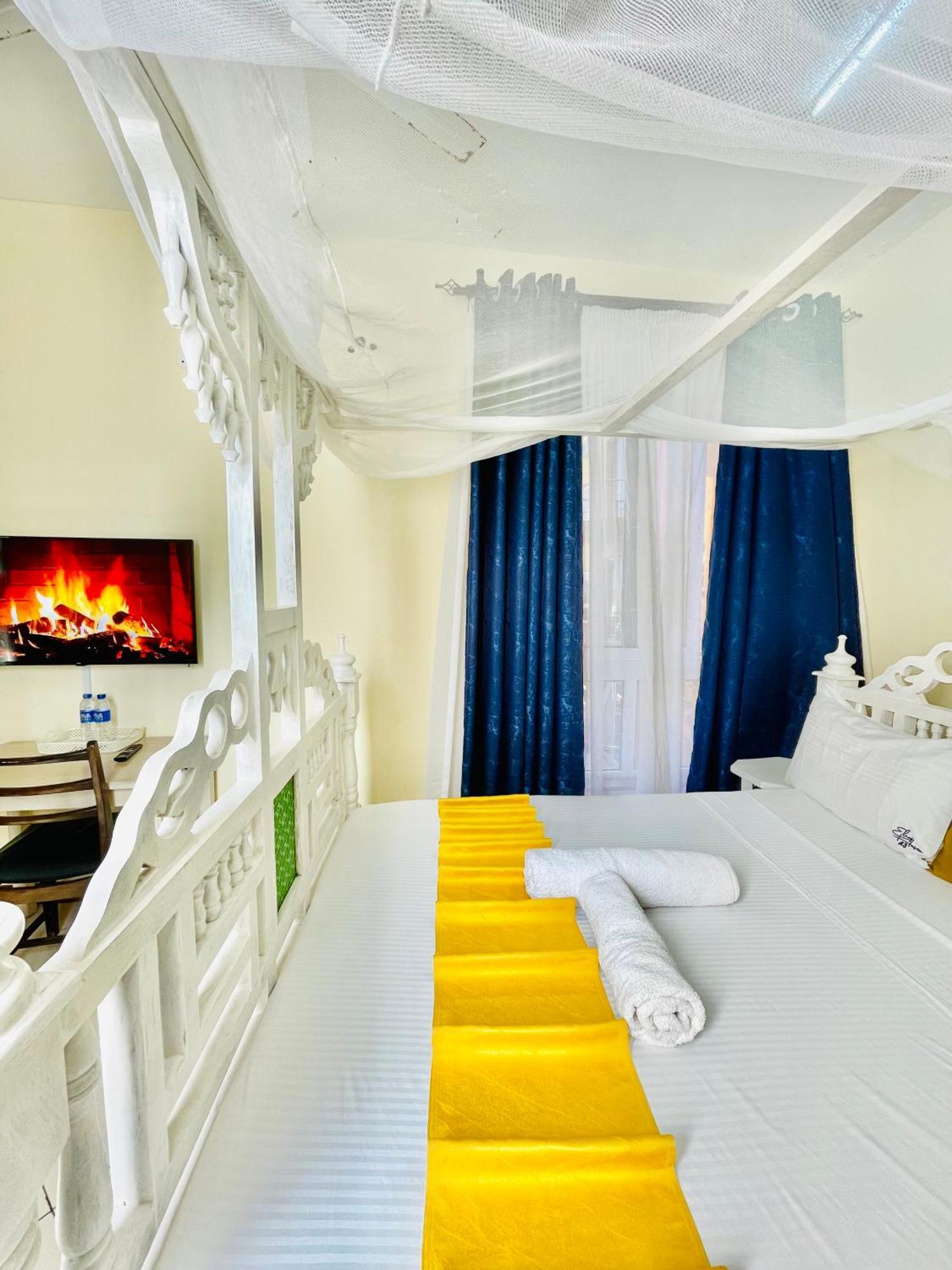 Bed and Breakfast Elna'S Nyali - Work & Unwind - Pool, Sea Views, Ac & Fast Wi-Fi Момбаса Екстер'єр фото