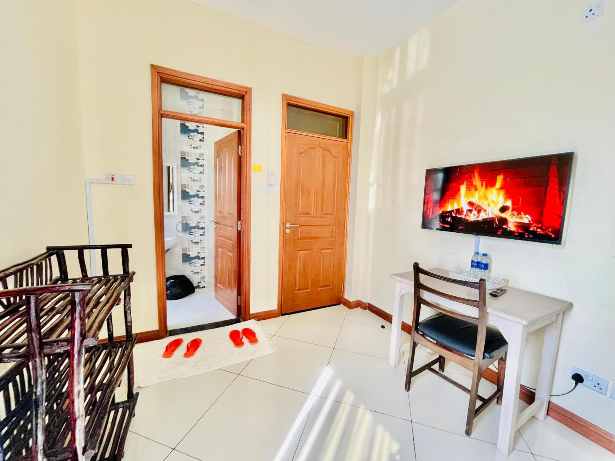 Bed and Breakfast Elna'S Nyali - Work & Unwind - Pool, Sea Views, Ac & Fast Wi-Fi Момбаса Екстер'єр фото
