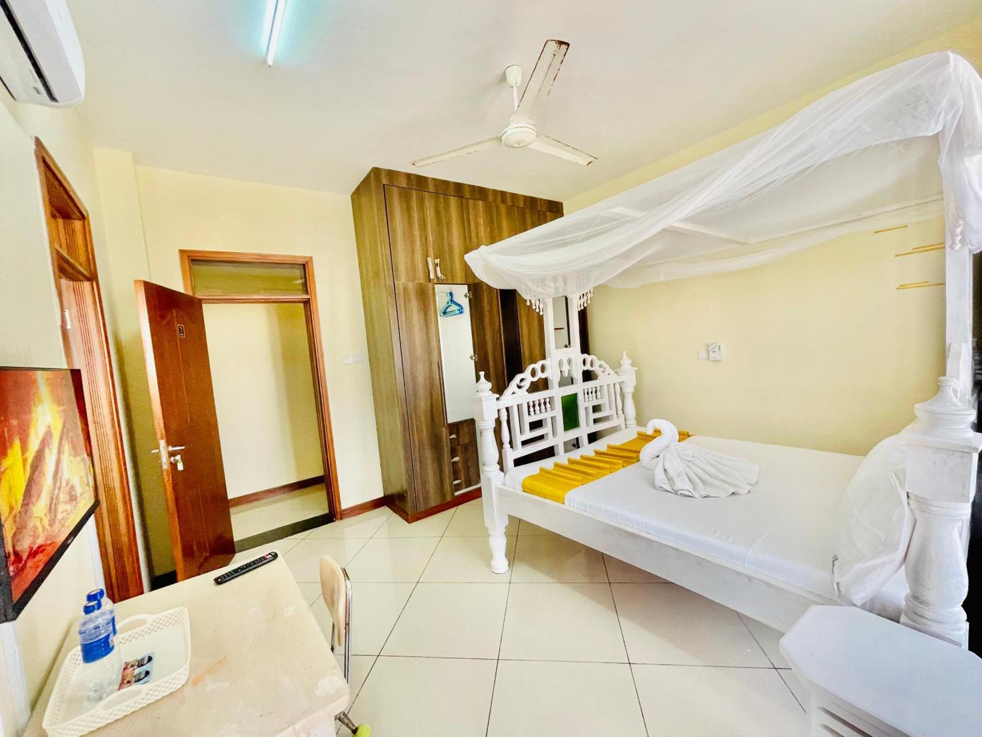 Bed and Breakfast Elna'S Nyali - Work & Unwind - Pool, Sea Views, Ac & Fast Wi-Fi Момбаса Екстер'єр фото