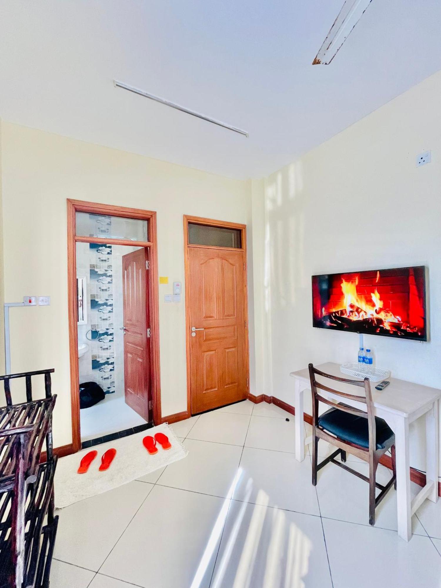 Bed and Breakfast Elna'S Nyali - Work & Unwind - Pool, Sea Views, Ac & Fast Wi-Fi Момбаса Екстер'єр фото