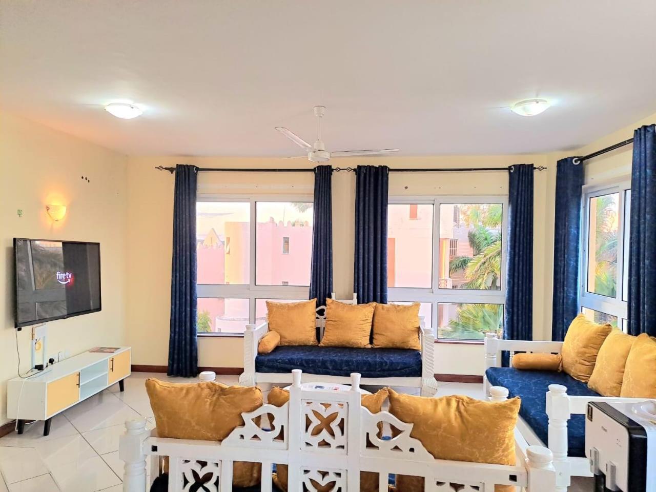Bed and Breakfast Elna'S Nyali - Work & Unwind - Pool, Sea Views, Ac & Fast Wi-Fi Момбаса Екстер'єр фото