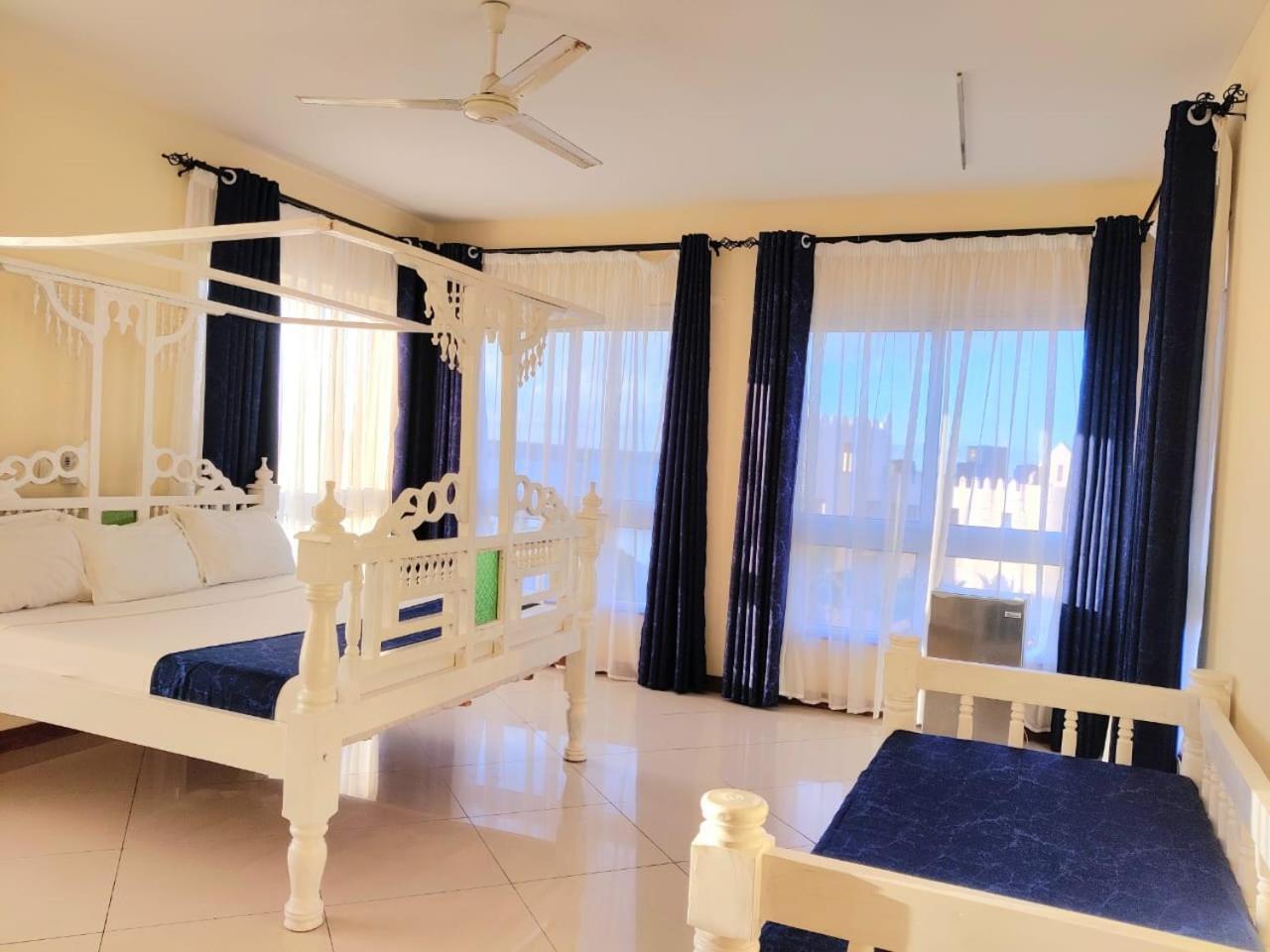 Bed and Breakfast Elna'S Nyali - Work & Unwind - Pool, Sea Views, Ac & Fast Wi-Fi Момбаса Екстер'єр фото
