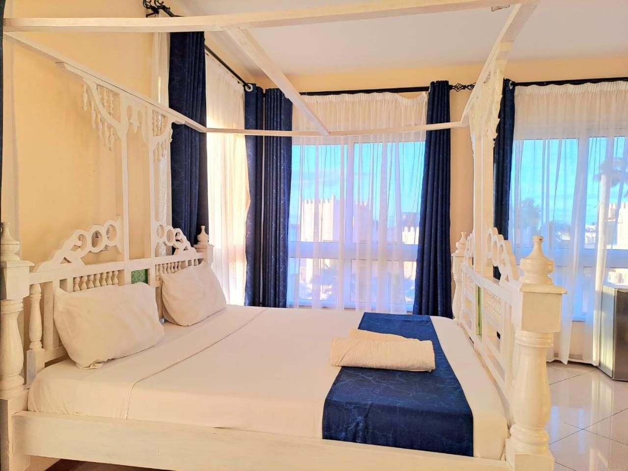 Bed and Breakfast Elna'S Nyali - Work & Unwind - Pool, Sea Views, Ac & Fast Wi-Fi Момбаса Екстер'єр фото