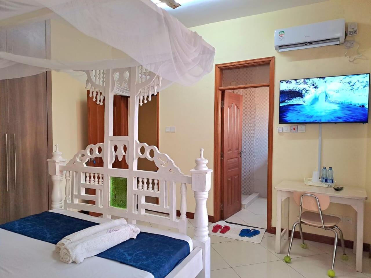 Bed and Breakfast Elna'S Nyali - Work & Unwind - Pool, Sea Views, Ac & Fast Wi-Fi Момбаса Екстер'єр фото