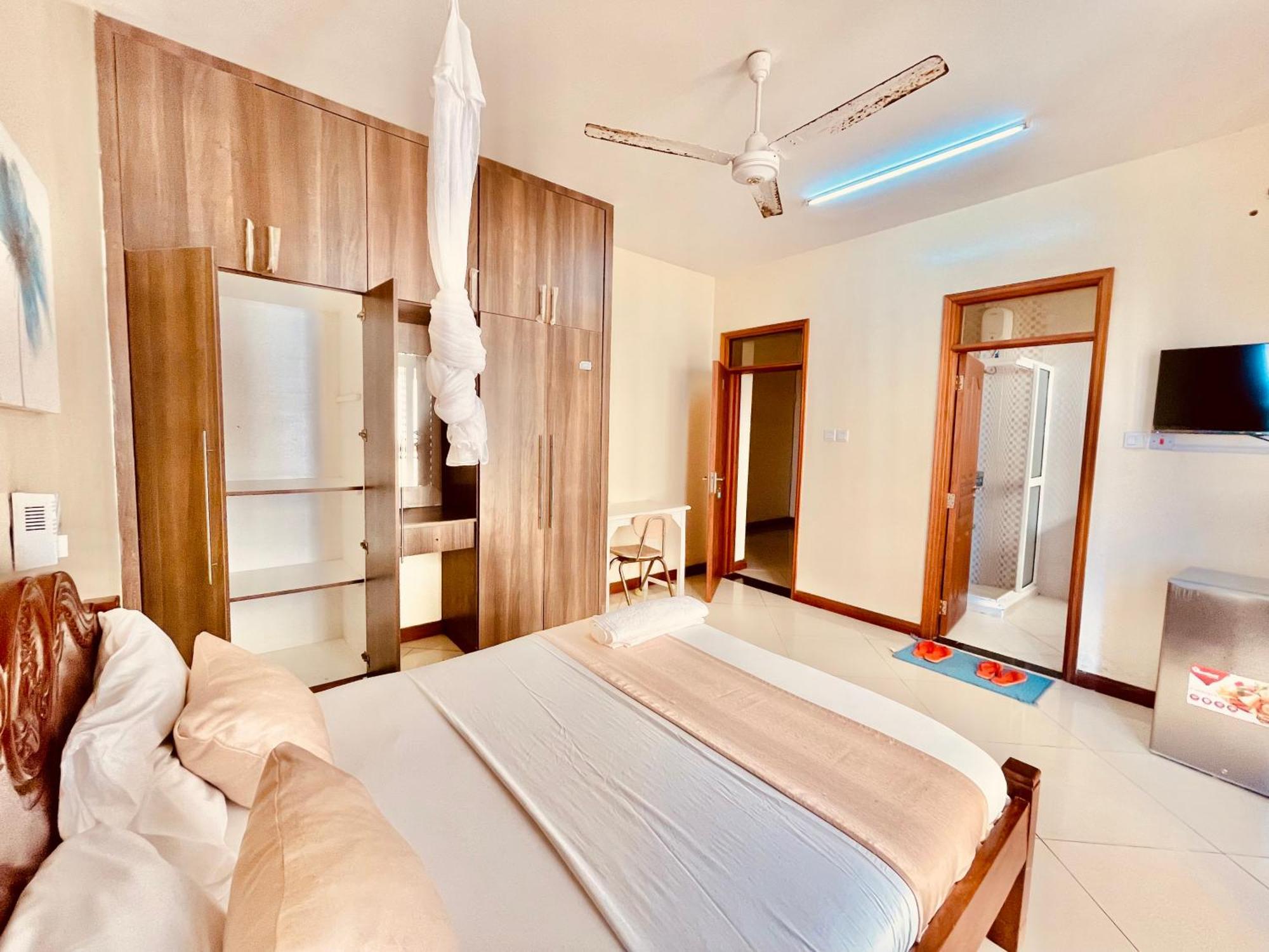 Bed and Breakfast Elna'S Nyali - Work & Unwind - Pool, Sea Views, Ac & Fast Wi-Fi Момбаса Екстер'єр фото